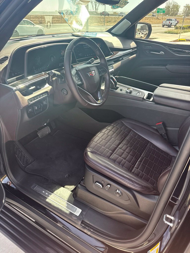 Used 2023 Cadillac Escalade Sport Platinum w/ Heavy-Duty Trailer Package AWD/4WD image 18