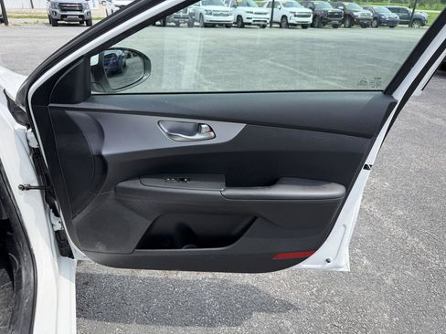 Used 2022 Kia Forte LXS FWD image 19
