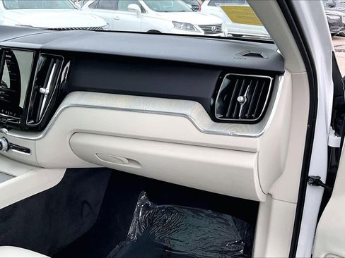 Certified 2023 Volvo XC60 B5 Plus w/ Climate Package image 18
