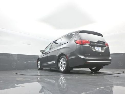 Used 2018 Chrysler Pacifica Touring-L Plus w/ Tire & Wheel Group FWD image 34