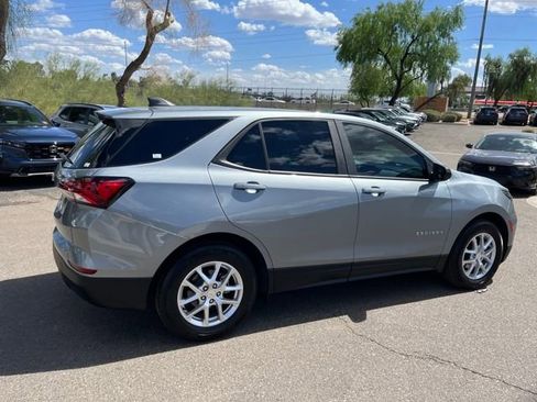 Used 2023 Chevrolet Equinox LS w/ LS Convenience Package FWD image 12