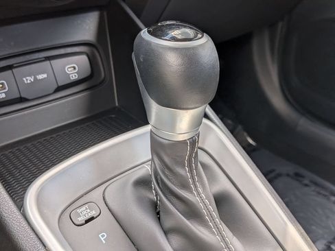 Used 2025 Hyundai Venue SEL FWD image 18