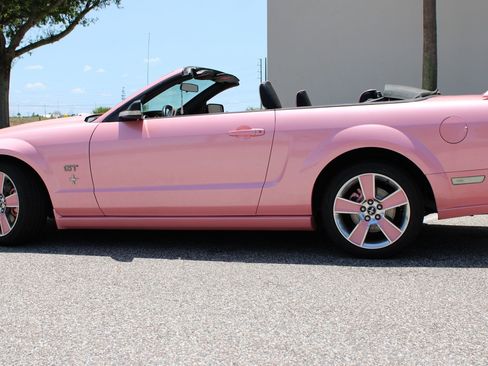 Used 2006 Ford Mustang GT RWD image 8