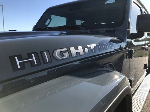 New 2025 Jeep Gladiator Sport image 40