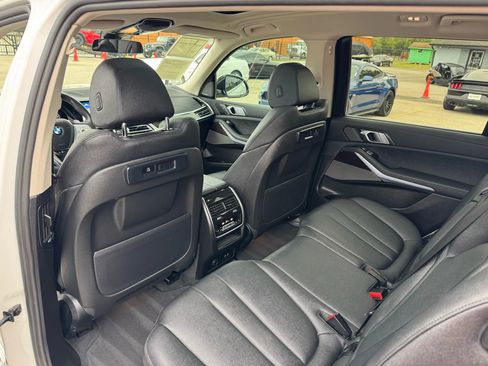 Used 2021 BMW X7 xDrive40i w/ Premium Package image 25