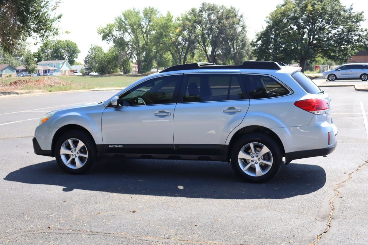 Used 2014 Subaru Outback 2.5i Limited w/ Moonroof Package AWD/4WD image 8