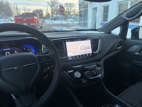 New 2026 Chrysler Pacifica Limited w/ S Appearance Package image 23
