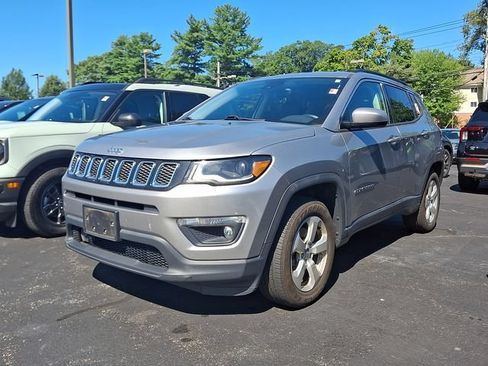 Used 2018 Jeep Compass Latitude w/ Popular Equipment Group AWD/4WD image 2