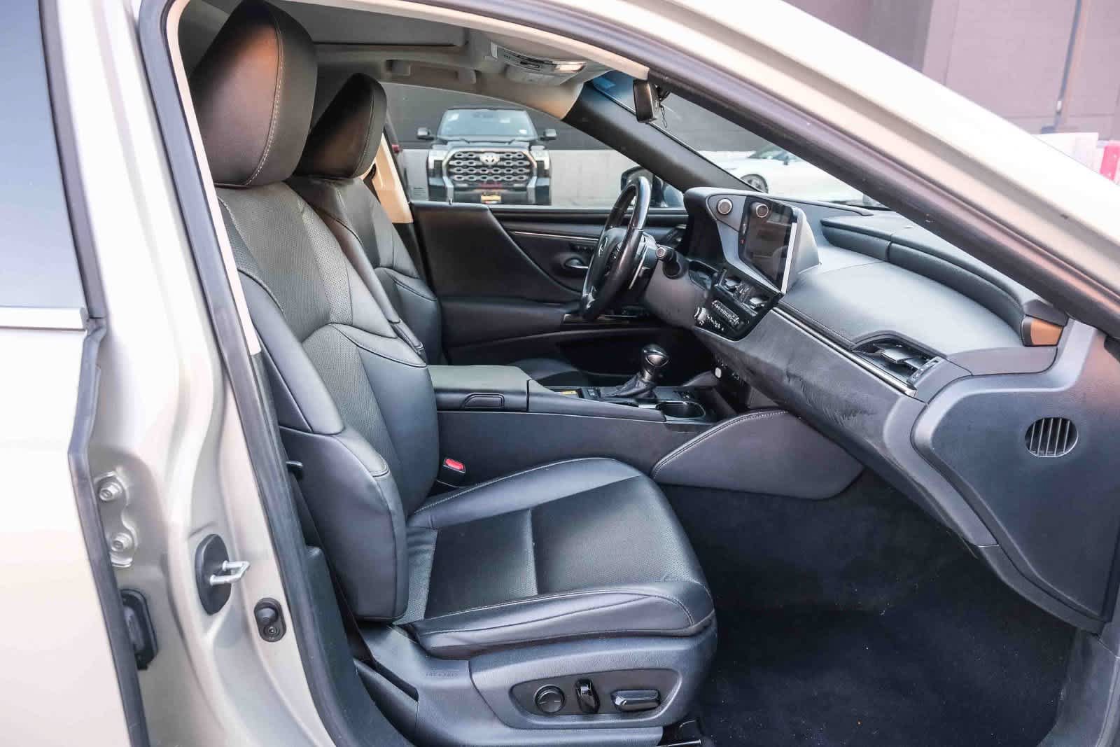 Used 2023 Lexus ES 300h w/ Premium Package FWD image 18