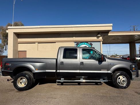 Used 2003 Ford F350 Lariat image 2