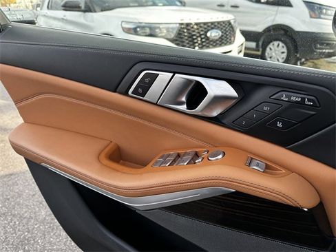 Used 2024 BMW X7 xDrive40i image 32