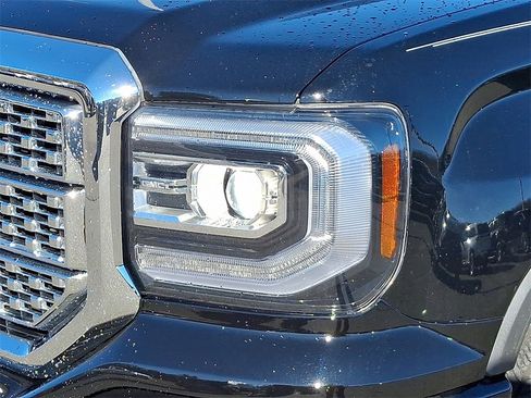 Used 2018 GMC Sierra 1500 Denali w/ Denali Ultimate Package image 9