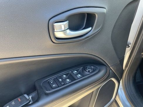 Used 2019 Jeep Compass Limited image 14