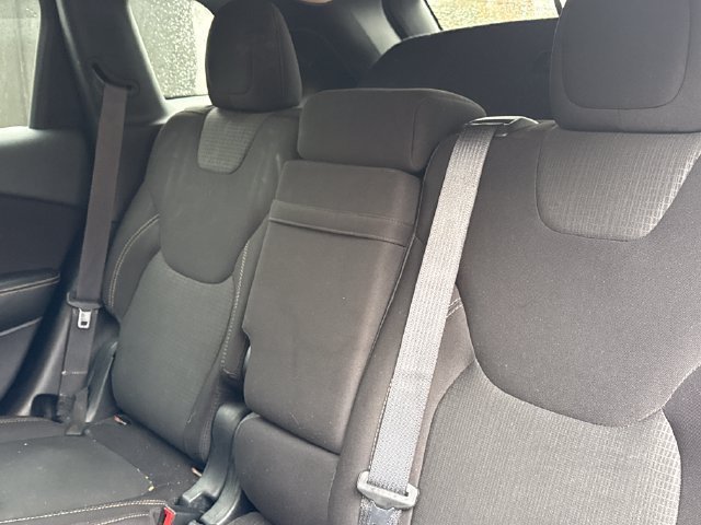 Used 2016 Jeep Cherokee Latitude w/ Comfort & Sound Group FWD image 19