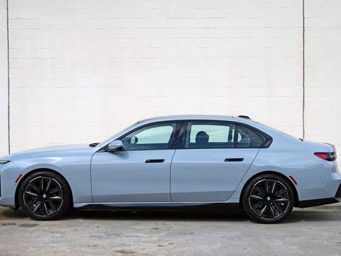 Used 2023 BMW 740i w/ Parking Assistance Package RWD image 59