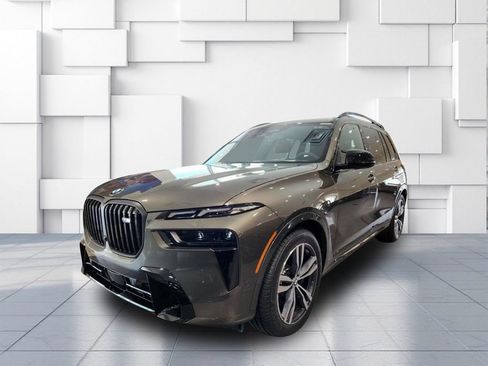 Used 2025 BMW X7 M60i AWD/4WD image 4