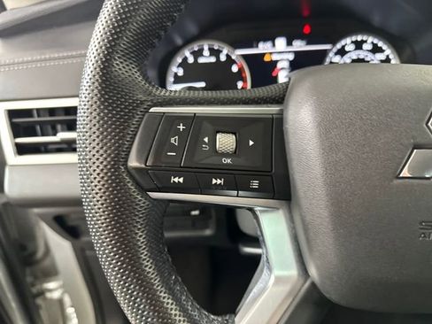 Used 2023 Mitsubishi Outlander SE image 15