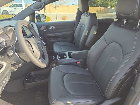 New 2026 Chrysler Voyager LX image 13