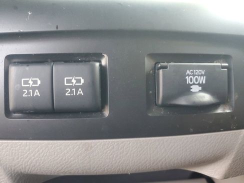 Used 2019 Toyota Sienna XLE image 13