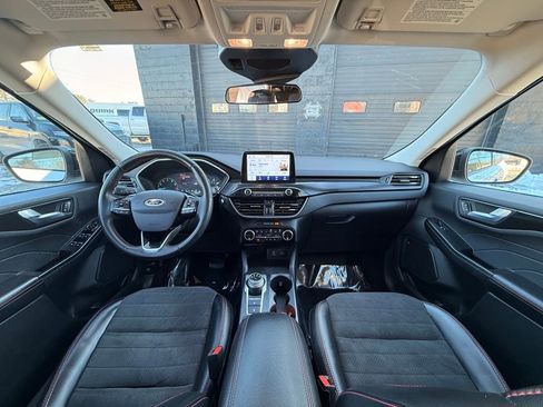 Used 2022 Ford Escape SEL w/ SEL Stealth AWD Package image 17