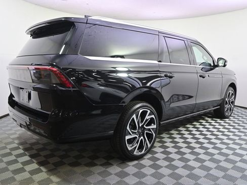 New 2026 Lincoln Navigator L Black Label AWD/4WD image 7