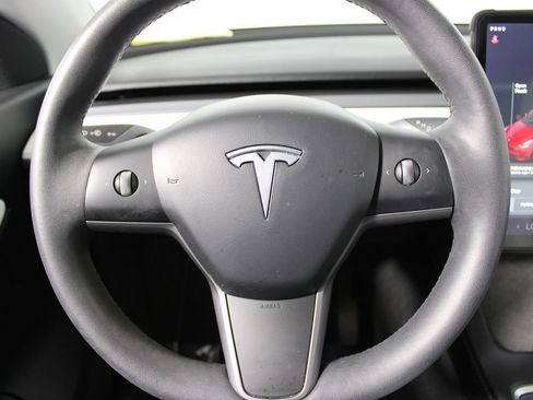 Used 2022 Tesla Model Y Long Range AWD/4WD image 30
