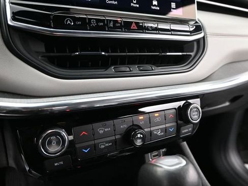 Used 2024 Jeep Compass Limited image 33