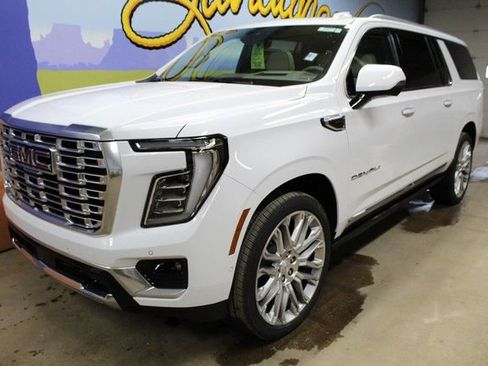New 2026 GMC Yukon XL Denali w/ Denali Reserve Package AWD/4WD image 9