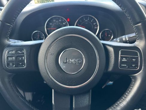 Used 2017 Jeep Wrangler Unlimited Sahara w/ Connectivity Group AWD/4WD image 22