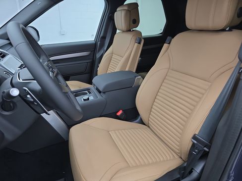 New 2026 Land Rover Discovery Dynamic SE AWD/4WD image 15