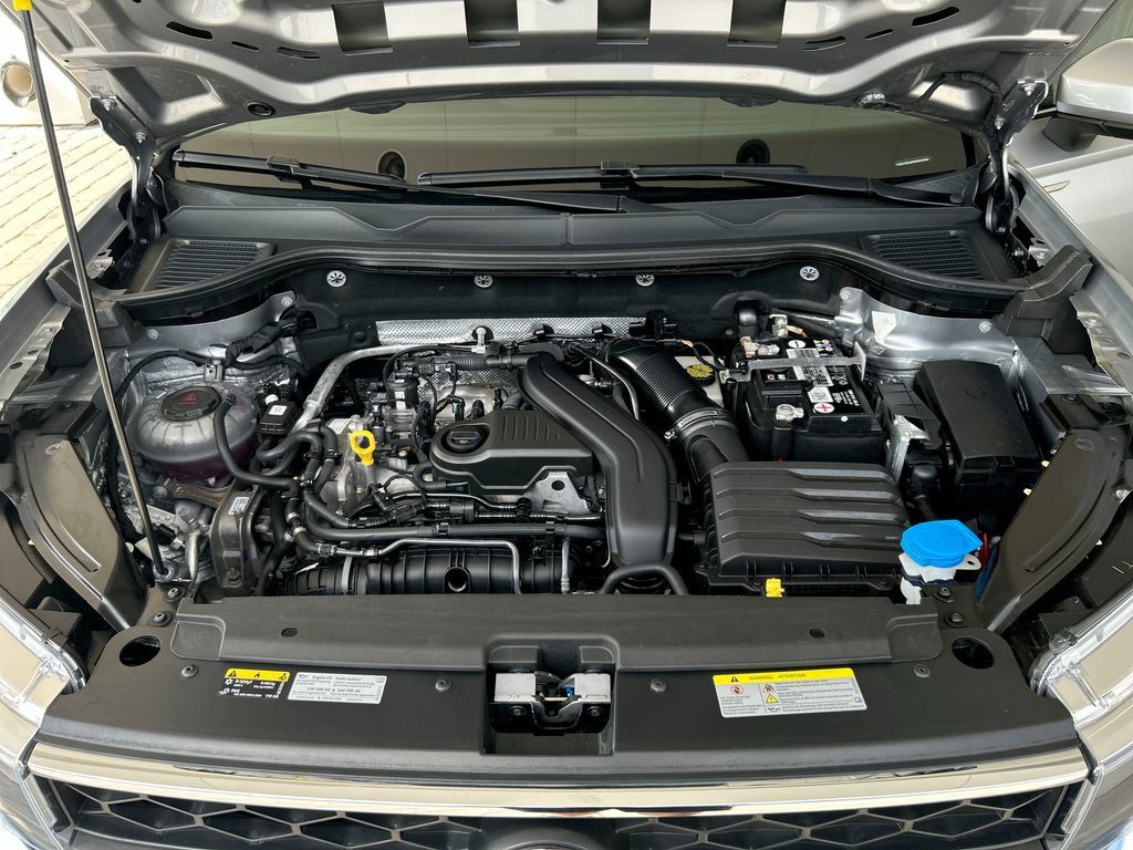 Certified 2023 Volkswagen Taos SE FWD image 44