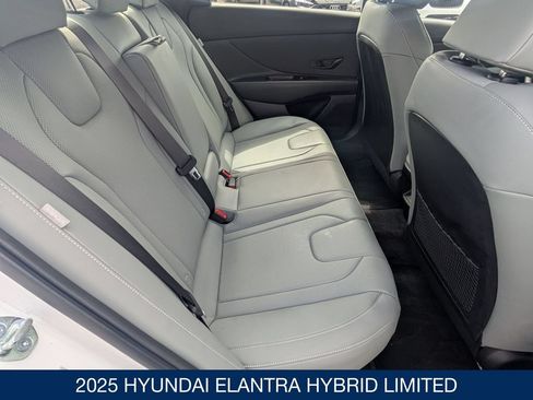 Certified 2025 Hyundai Elantra Limited FWD image 30