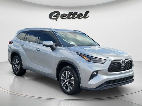 Used 2022 Toyota Highlander XLE FWD image 4