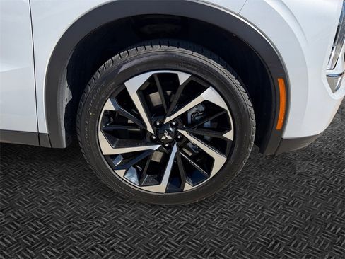 Used 2022 Mitsubishi Outlander SE image 11