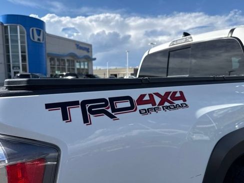 Used 2021 Toyota Tacoma TRD Off-Road w/ TRD Premium Off Road Package AWD/4WD image 5
