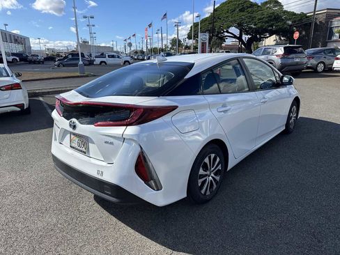 Used 2022 Toyota Prius Prime Limited image 3