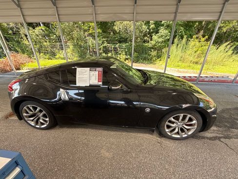 Used 2014 Nissan 370Z Coupe RWD image 9