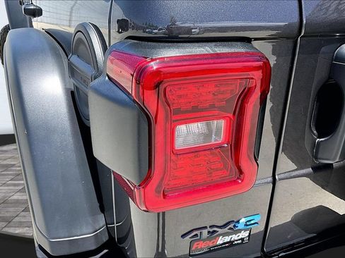Used 2025 Jeep Wrangler Unlimited Rubicon 4xe w/ Convenience Group AWD/4WD image 34