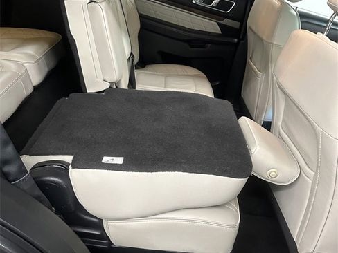 Used 2016 Ford Explorer Platinum image 40