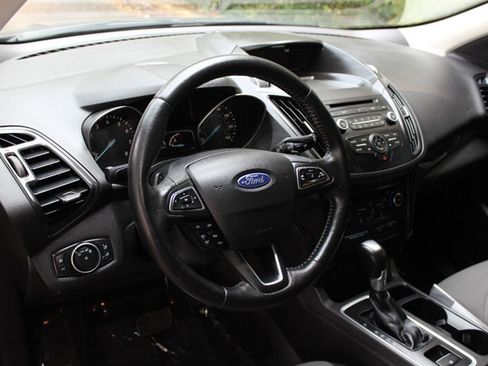 Used 2017 Ford Escape SE w/ SE Sport Appearance Package AWD/4WD image 9