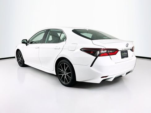 Used 2023 Toyota Camry SE image 5
