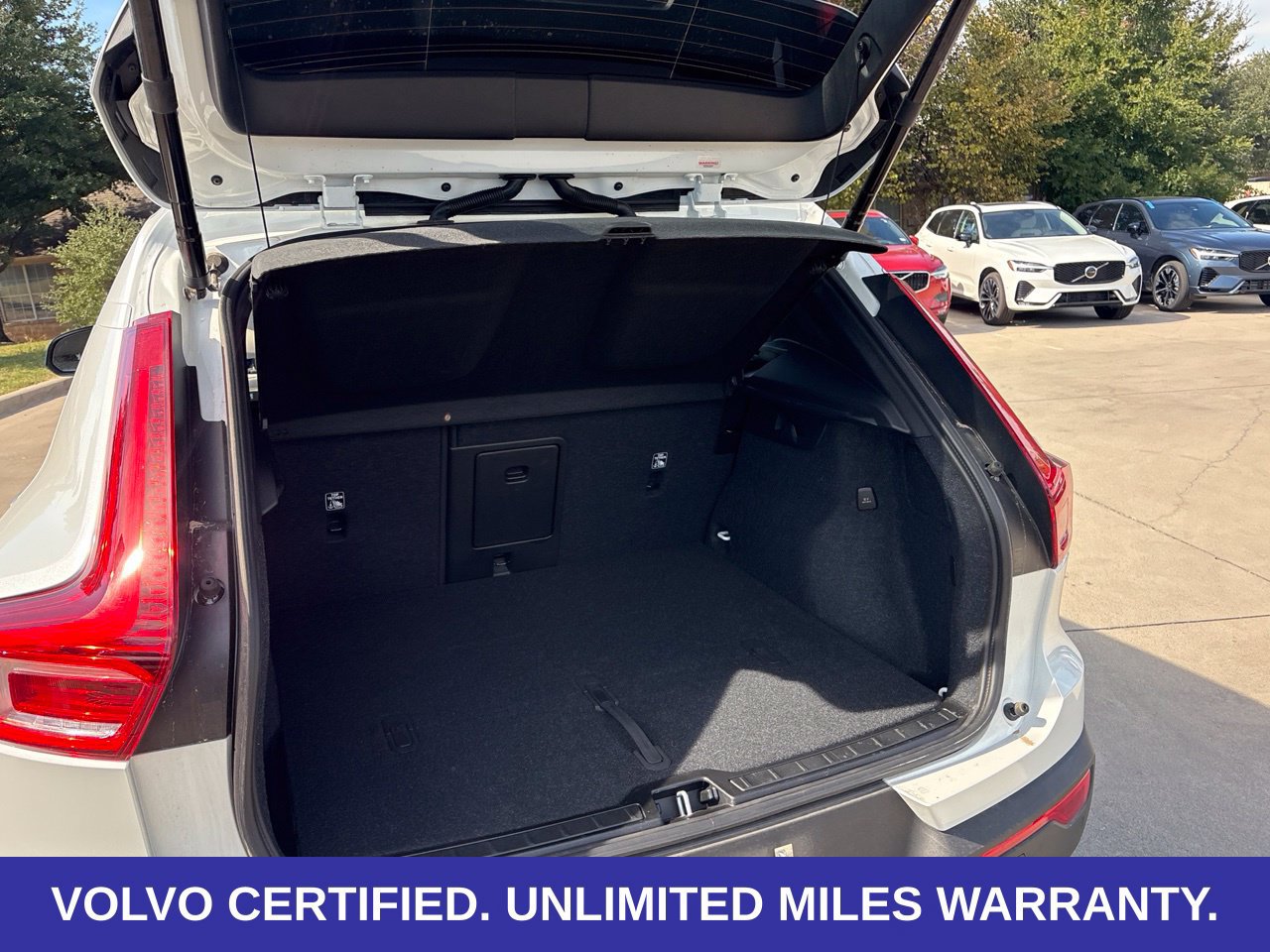 Certified 2025 Volvo XC40 B5 Plus AWD/4WD image 13