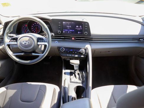 Used 2023 Hyundai Elantra SEL FWD image 6