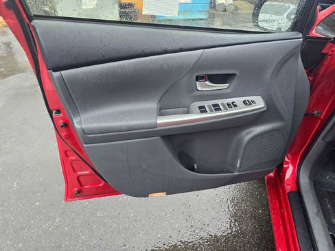 Used 2014 Toyota Prius V Five image 21