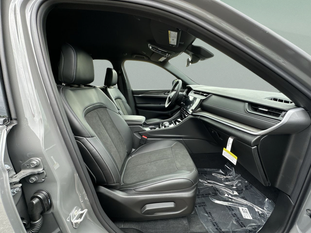 New 2027 Jeep Grand Cherokee Altitude RWD image 35