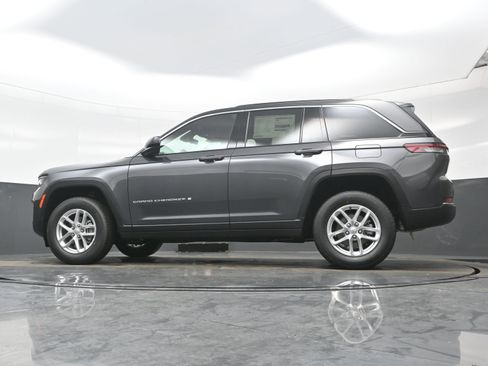 New 2026 Jeep Grand Cherokee Laredo image 12