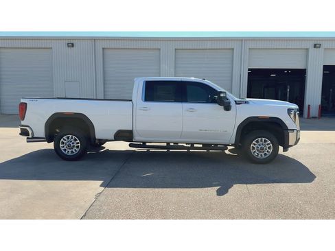New 2026 GMC Sierra 2500 SLE w/ SLE Value Package; image 9