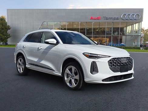 New 2025 Audi Q5 Prestige image 1