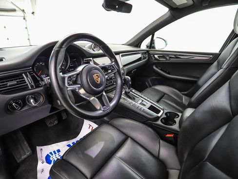 Used 2020 Porsche Macan image 10