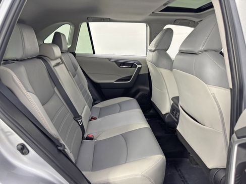 Used 2022 Toyota RAV4 XLE Premium image 37